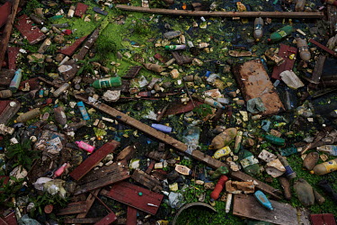 Rubbish accumulated in the water under a stilt house in Altamira.