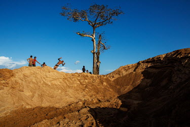 Children at play in a sand extraction site on the Xingu River that is used by Altamira inhabitants as an improvised weekend beach.