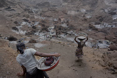 The artisanal granite quarry in Pissy.  Since 2005, UNICEF has sought to eradicate child labour in mines and quarries, in particular that of Pissy. One of the initiatives was to protect the little one...