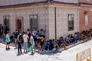 A queue at the Luna Blanca association who prepare and distribute 1,500 meals for migrants every day.