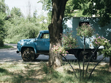A water supply truck is parked in a residential area of Tiraspol.