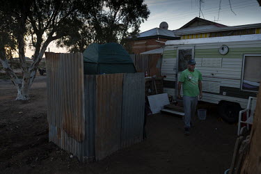 Wayne in a garden area he made using scraps of metal. Wayne and Sandy, cousins of Ronnie, the owner of The Border Gate Roadhouse, are stuck at the Roadhouse because of border closure. The couple have...