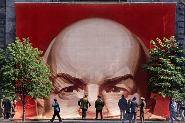 A huge portrait of Lenin is taken down from the Lubyanka Building (KGB Headquarters). With the collapse of the Soviet Union a few months later this would be the last time the giant banner was hung in...