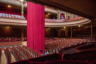 A curtain replacing the audience - placed in the middle of Victoria Hall to reproduce the acoustics of the space with an audience. It was used by the Orchestre de la Suisse Romande during rehearsals a...