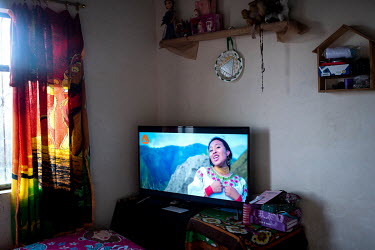 YouTube videos with traditional music from the Karanki people are playing in the room of Lizeth, a 15 year old indigenous woman who wakes up every morning singing this playlist. .
