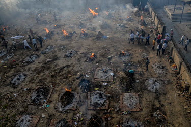 People bring in a body of someone who died as a result of Covid 19 at Nigombodh Ghat crematorium ground in New Delhi during a mass cremation.