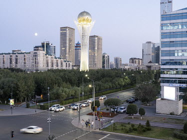 A view of the Bayterek Tower, the symbol of the city. In the background, the Abu Dhabi Plaza, Talan Towers and Beijing Palace Hotel.