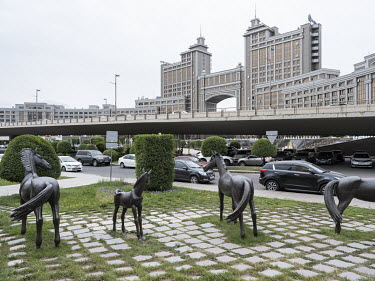 Statues of horses at Kruglaya Ploshchad. The building in the back is the headquarters of KazMunayGaz, the state owned oil and gas company of Kazakhstan.