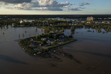 A view of Wee Waa town that is completely surrounded by floodwaters.