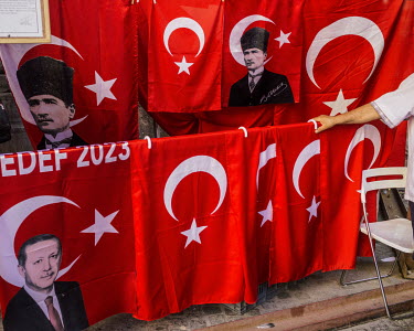 Flags for sale in Sirkeci featuringMustafa Kemal Ataturk (back row) andcurrent Turkish president Recep TayyipErdogan (front row).