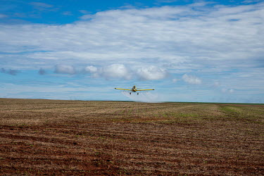 An agricultural plane sprays pesticide on a farm in Chapada dos Parecis near the headwaters of the Jauru River, a key plateau in the wetlands of the Pantanal.