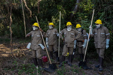 Employees of Fazenda Jofre Velho are trained to fight fires by non governmental organisation SOS Pantanal. This project aims to promote the prevention of and rapid response to forest fires in the Pant...