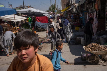 A street market in the Hazara neighbourhood of Dast-E Barchi.