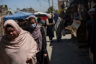 A street market in the Hazara neighbourhood of Dast-E Barchi.