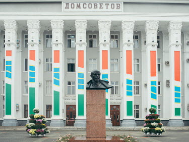 Head of Lenin, city center of Tiraspol.