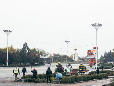 Litter picking in the city center of Tiraspol.