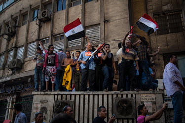 Jubilant crowds in Tahrir Square hear news of Egyptian president Morsi's arrest.