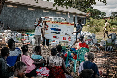Mines Advisory Service (MAG) delivers life-saving risk education lessons to the people waiting to receive non-food aid items from UNUCR and ACTED.