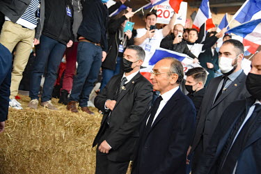 Far right presidential candidate Eric Zemmour flanked by security guards as he arrives at a rally in Burgundy.