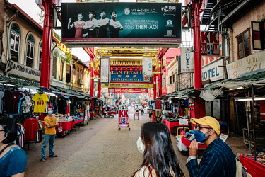 Amirul Ruslan and Catherine Liew out in the city looking for secondhand shops known as bundle shops. People in Malaysia use the term 'bundle' for secondhand shopping, a reference to the large bales th...