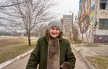 Raisa Petrovna (88), was originally from Zaporizhzhya (Zaporizhia) but her daughter brought her to live in Mariupol after she began to struggle with her mobility. Raisa says she does not like Ukrainia...