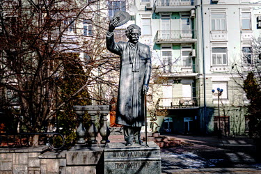 Monument to Sholom Aleichem near the synagogue on Shota Rustaveli.