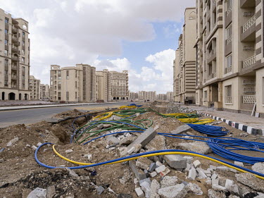The First Residential Neighbourhood (R1) in Egypt's New Administrative Capital.Following persistent problems of overpopulation, pollution and traffic congestion, the construction of a giant new satell...