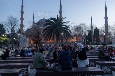 Iftar picnics durinmg Ramadan in Sultanahmet square, a relaxing grassy patch between the Hagia Sofia and the Blue Mosque in Istanbul's historic quarter.