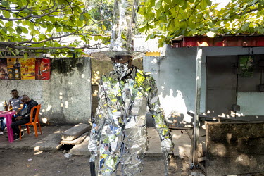 'L'homme miroir' by Patrick Kitete in 'la vie est belle', an artists' cooperative in the Matonge district. It is a place of multidisciplinary creation, a place of residence, a place of cultural progra...
