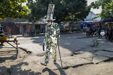 'L'homme miroir' by Patrick Kitete near 'la vie est belle', an artists' cooperative in the Matonge district. It is a place of multidisciplinary creation, a place of residence, a place of cultural prog...