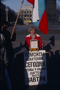 Activists on the streets of the capital collecting money in support of Ukrainian coal miners from the Donbas region who are striking for political change in the Soviet Union.