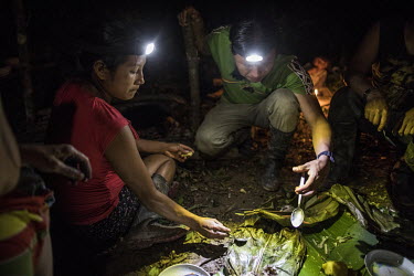Antonio and Lucia are finishing their diner which has been cooked and served on leaves. Leaves are useful for anything, as a mattress, as a drug, as a roof, as a basket, and also as an oven where fish...