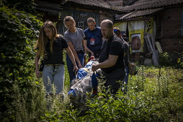 Volunteers from the UK and Ukraine, working with the NGO Vostok-SOS, carry Nina Zakharenko (72) during an evacuation mission in the city of Bakhmut. As Russian forces continue their offensive in easte...