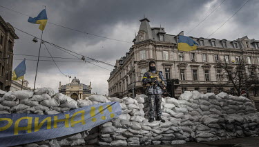 A Ukranian fighter guarding the Opera House.