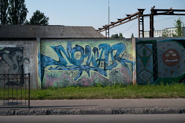The inscription 'no war', in English, on the fence in Kaliningrad.