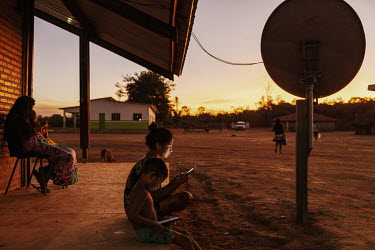 Kisedje young people use the internet at the Polo Wawi, the community space where school and health unit are located, in the Wawi Indigenous Territory.