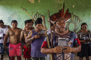 Chief Mobu Odo Arara speaks during the celebration of the launch of the consultation protocol of the Arara people in Iriri village, in the Indigenous Land Cachoeira Seca. With the prospect of the pavi...