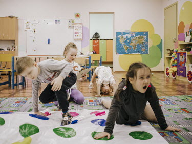 During Christmas 2022, 40 primary school children from Norway visited the Russian community in Barentsburg to play, sing and celebrate the festival together.