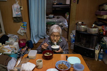 Toshie Ueno (92), the last resident of a hamlet in a mountainous area in Shikoku, eats lunch at home. Toshie was born in Osaka 1930 and moved here with her family when she was 18 years old. Since her...