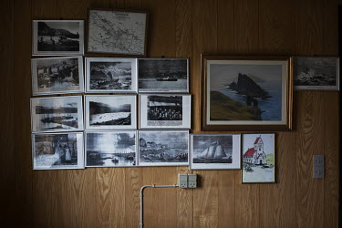 Old photographs from fishing and harbour life in a home for fishermen on the harbour. The house is a popular meeting place for retired fishermen.