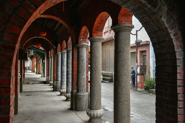 A colonnaded open passageway on Toucheng's Old Street.